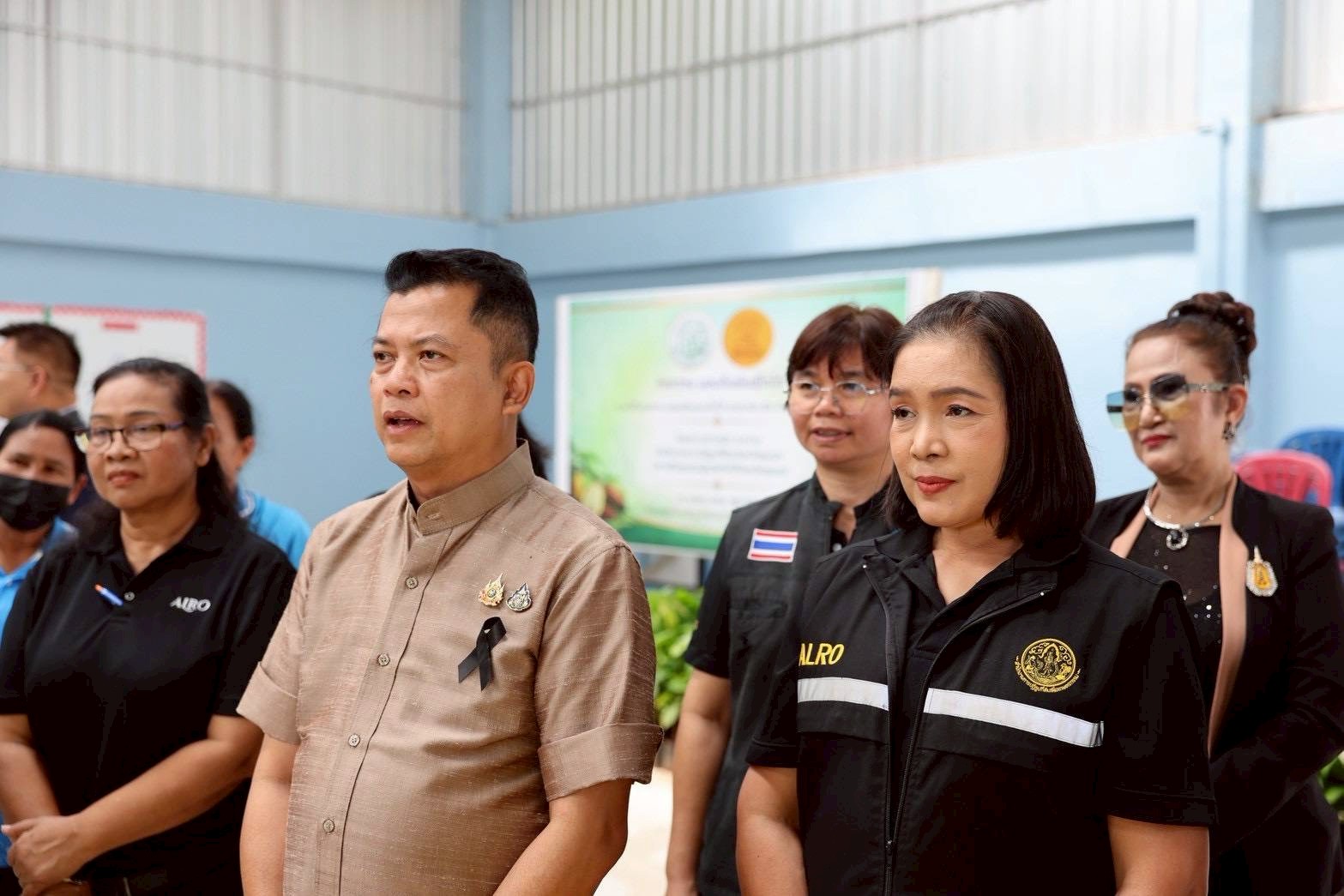 title - ผู้ตรวจราชการ ส.ป.ก. ประชุมติดตามผลการดำเนินงานตามแผนการตรวจราชการ ของ ส.ป.ก. ประจำปีงบประมาณ พ.ศ. 2569 รอบที่ 1 พร้อมลงพื้นที่มอบกิ่งพันธุ์โกโก้คุณภาพดีจำนวน 3,000 ต้น ณ จังหวัดชุมพร